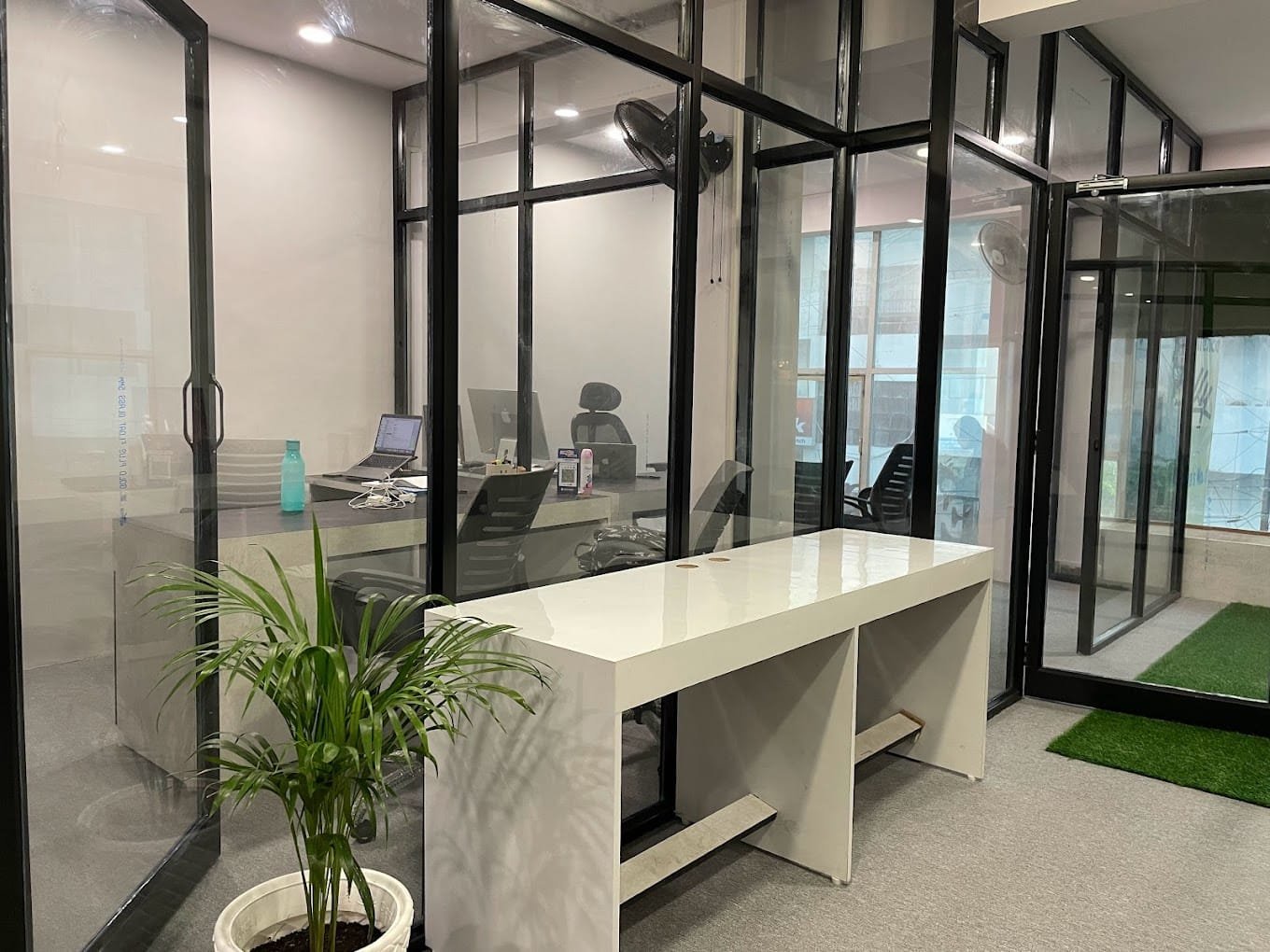 Yuvau collaborative office workspace